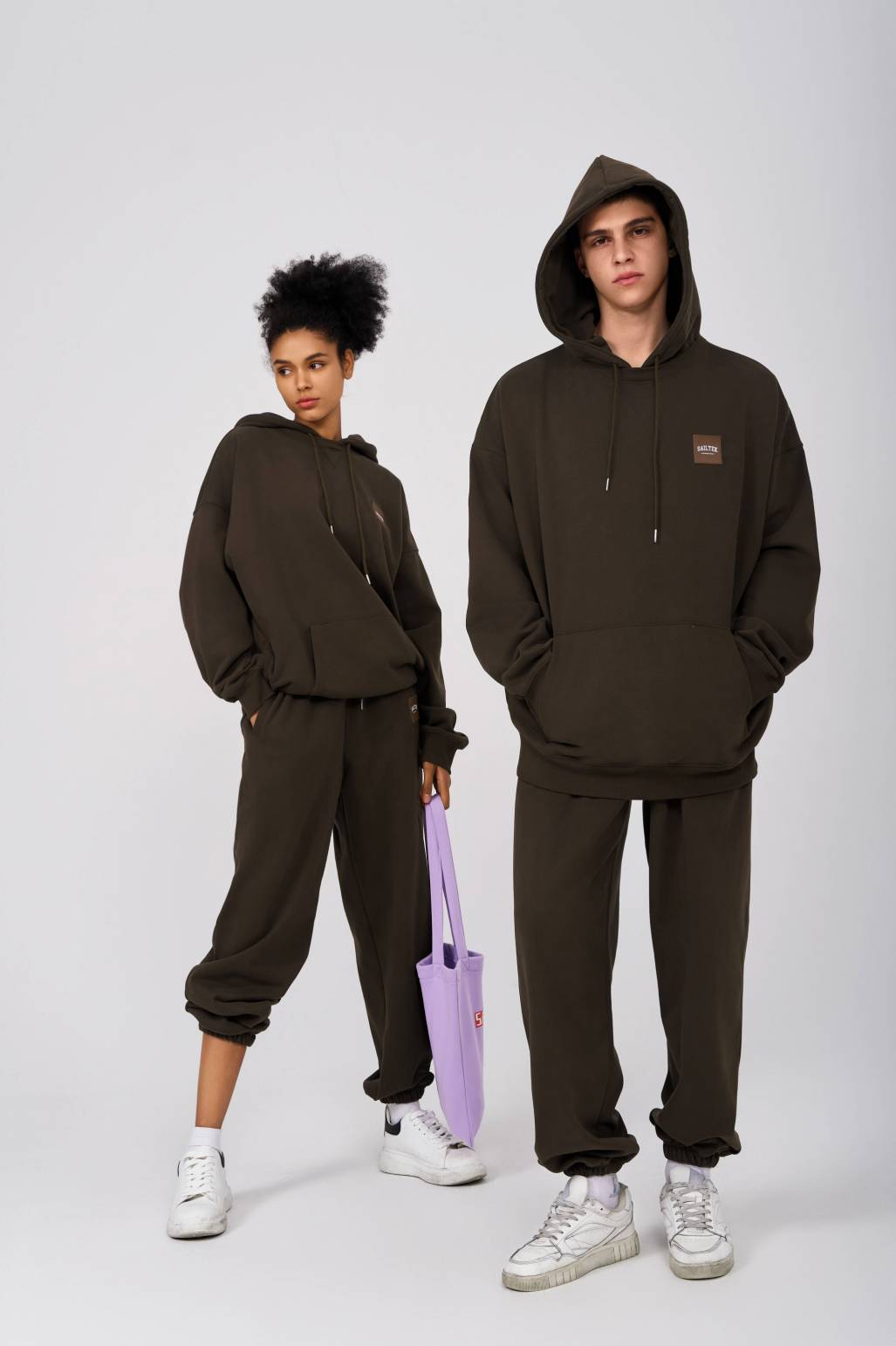 Custom logo unisex sweat suits set heavy weight 465 gsm fleece jogger set two piece sweatpants and hoodie set for women and men